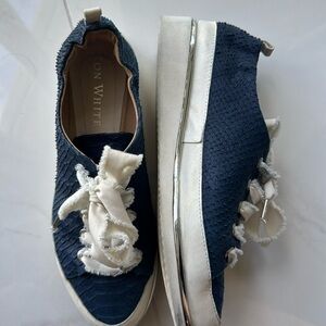 Navy sneaker